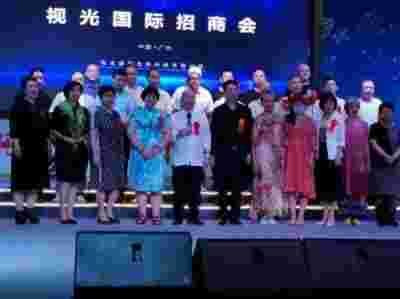 央媒头条报道中华名医——谢荣群